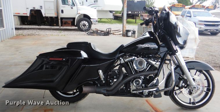 image for item GF9245 2017 Harley Davidson Street Glide motorcycle