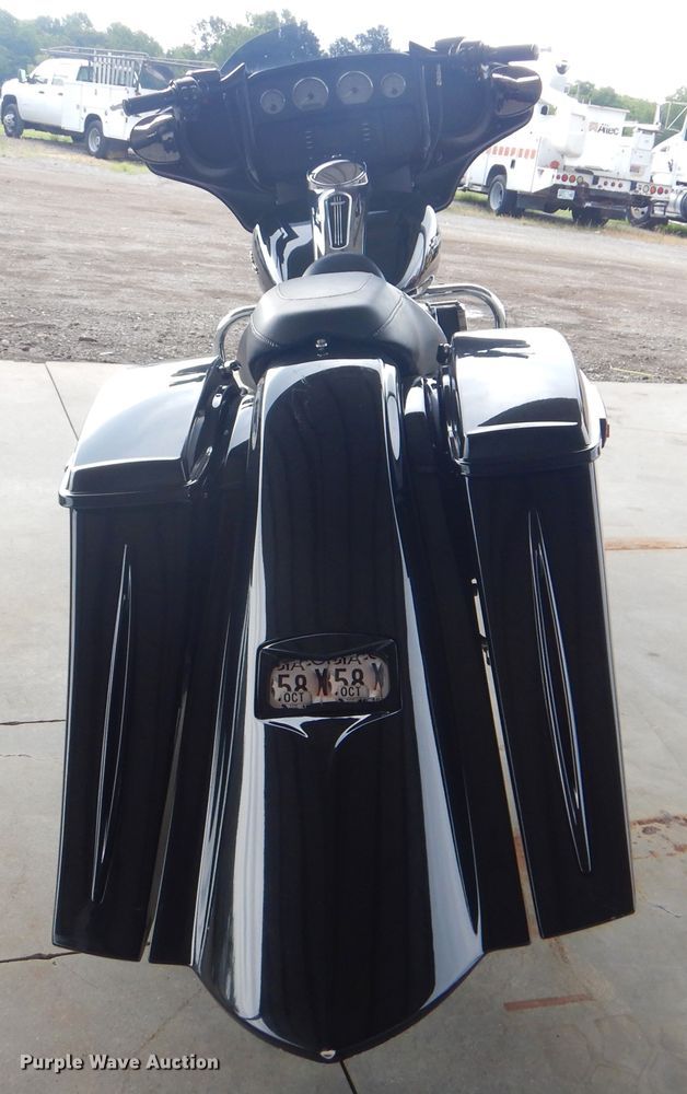 image for item GF9245 2017 Harley Davidson Street Glide motorcycle