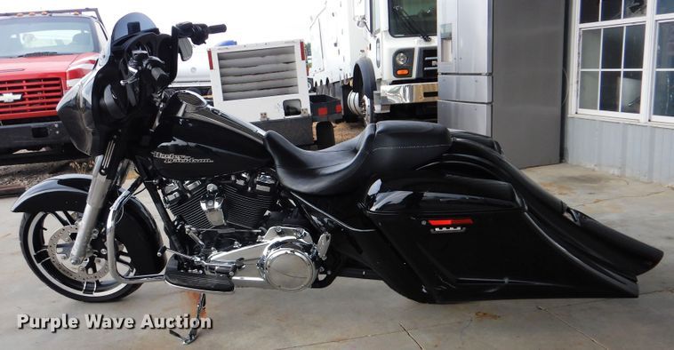 image for item GF9245 2017 Harley Davidson Street Glide motorcycle