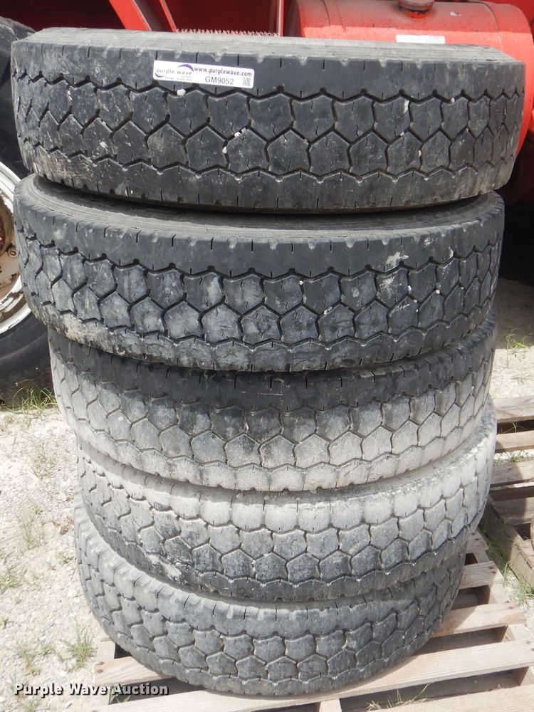 image for item GM9052 Tires