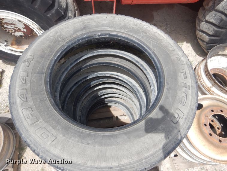 image for item GM9052 Tires