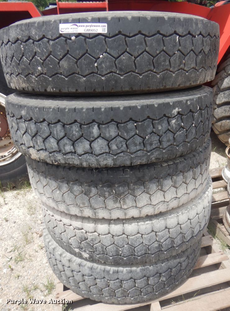 image for item GM9052 Tires