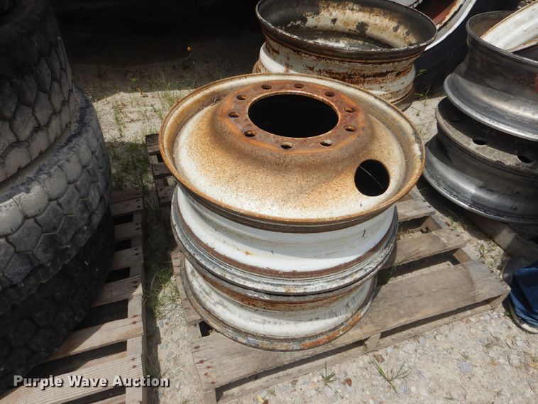 image for item GM9052 Tires