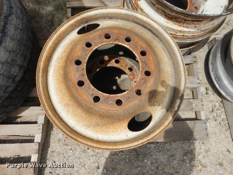 image for item GM9052 Tires