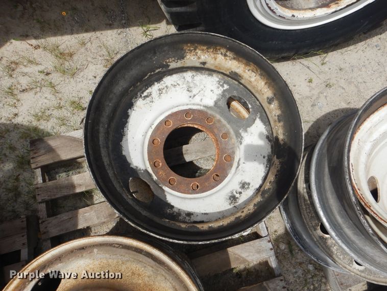 image for item GM9052 Tires