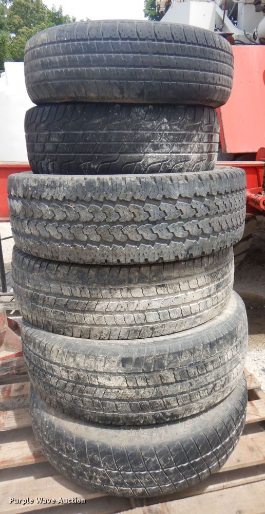 image for item GM9052 Tires