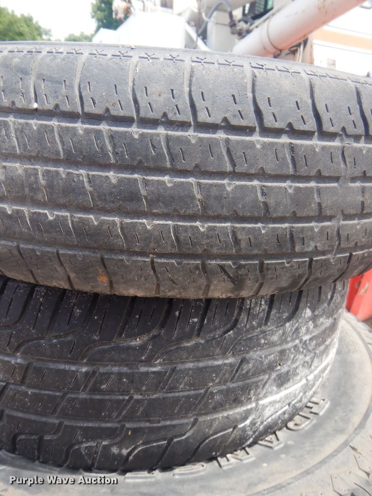 image for item GM9052 Tires