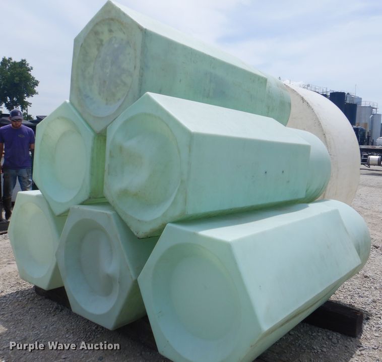 image for item GM9053 (7) water tanks