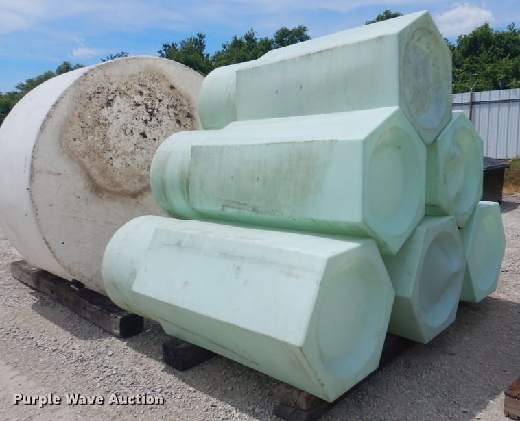 image for item GM9053 (7) water tanks