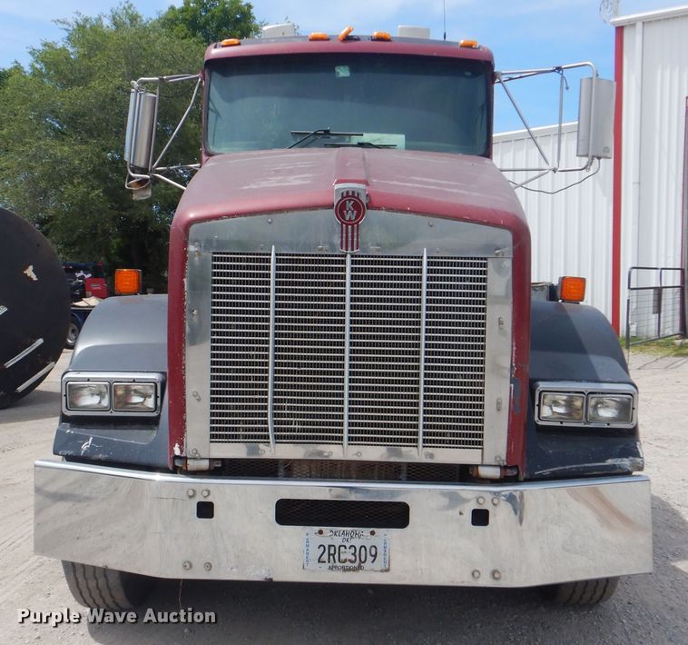 image for item GM9055 2003 Kenworth T800  truck cab and chassis