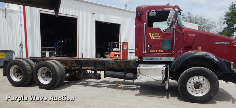 image for item GM9055 2003 Kenworth T800  truck cab and chassis