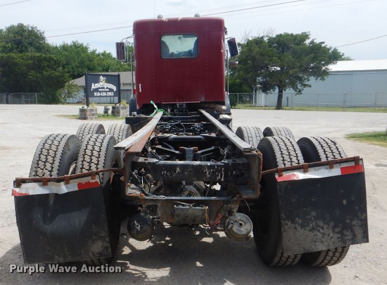 image for item GM9055 2003 Kenworth T800  truck cab and chassis