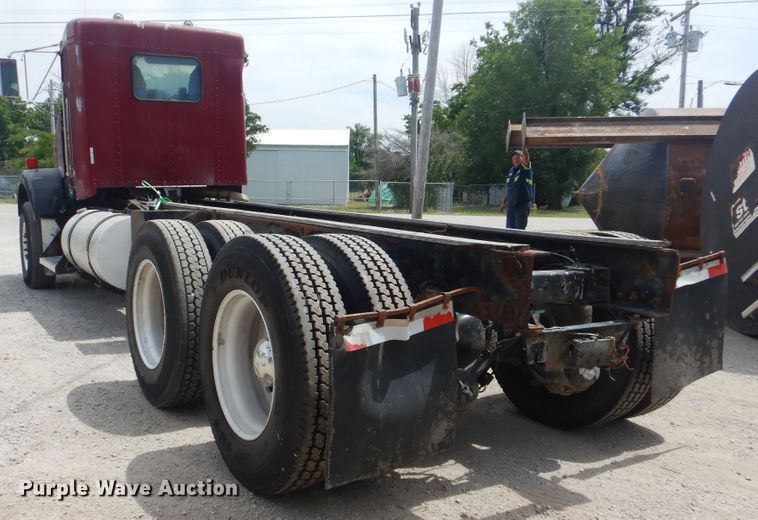 image for item GM9055 2003 Kenworth T800  truck cab and chassis