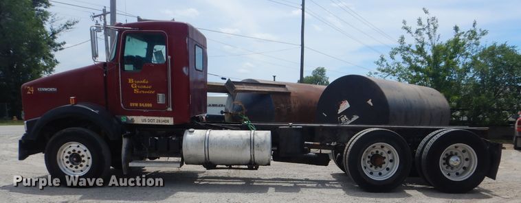 image for item GM9055 2003 Kenworth T800  truck cab and chassis