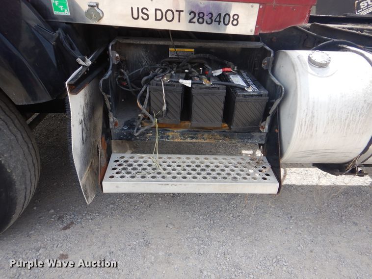 image for item GM9055 2003 Kenworth T800  truck cab and chassis