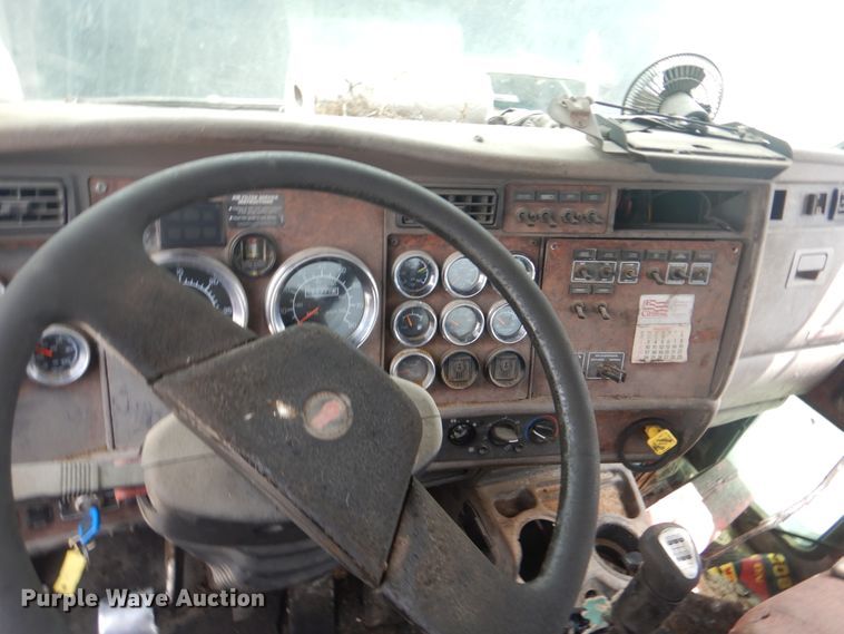 image for item GM9055 2003 Kenworth T800  truck cab and chassis