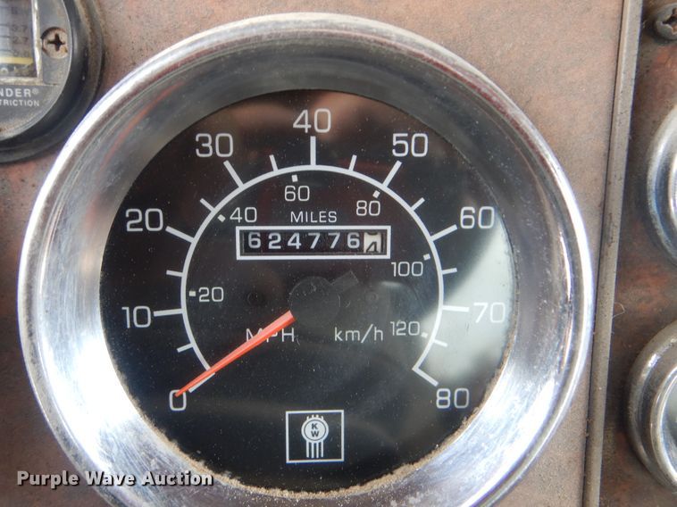 image for item GM9055 2003 Kenworth T800  truck cab and chassis