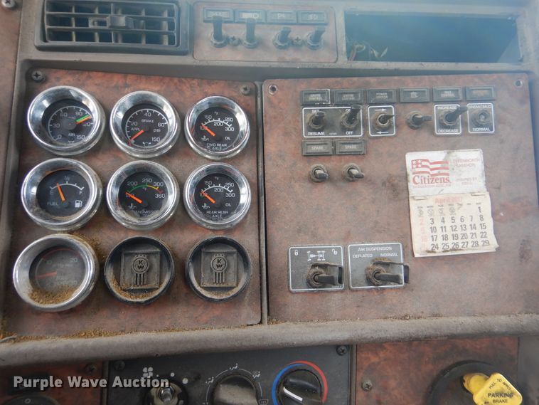 image for item GM9055 2003 Kenworth T800  truck cab and chassis