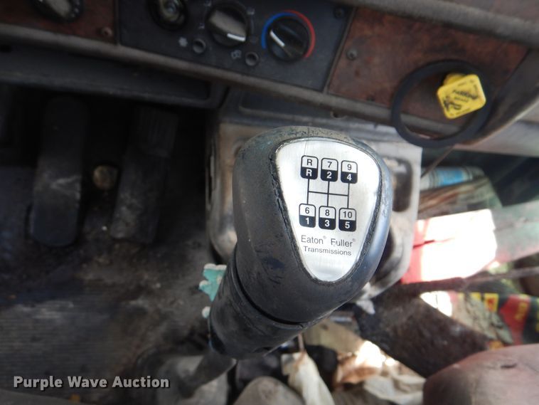 image for item GM9055 2003 Kenworth T800  truck cab and chassis