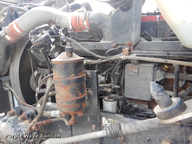 image for item GM9055 2003 Kenworth T800  truck cab and chassis