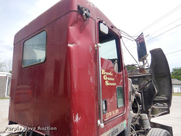 image for item GM9055 2003 Kenworth T800  truck cab and chassis