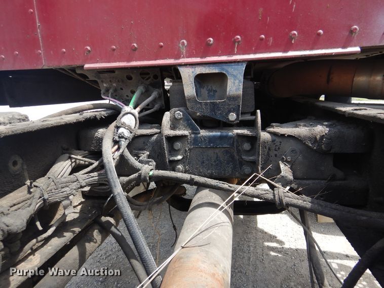 image for item GM9055 2003 Kenworth T800  truck cab and chassis