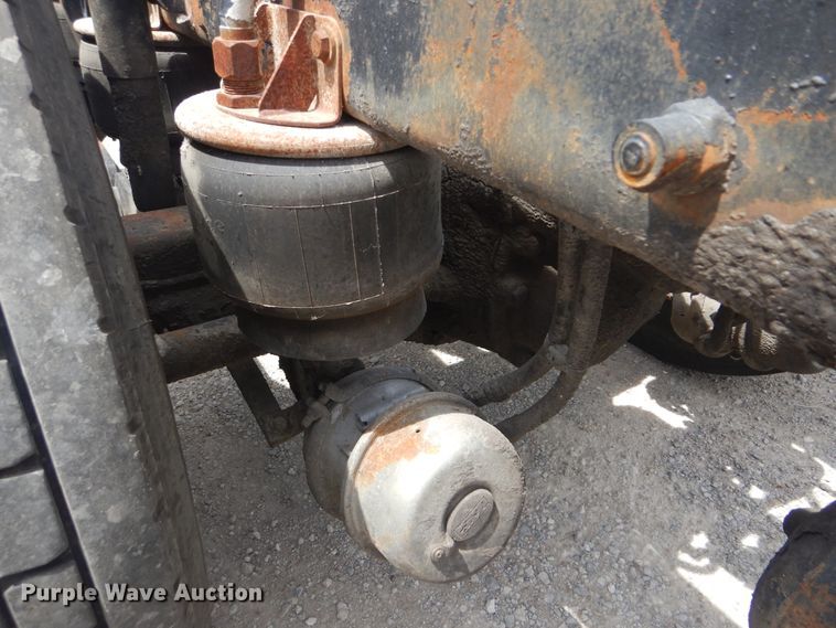 image for item GM9055 2003 Kenworth T800  truck cab and chassis