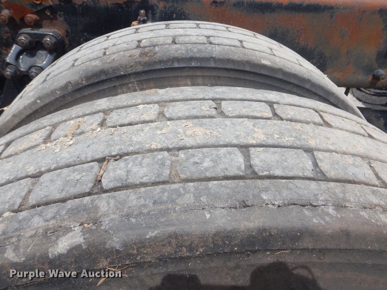 image for item GM9055 2003 Kenworth T800  truck cab and chassis