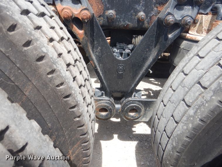 image for item GM9055 2003 Kenworth T800  truck cab and chassis