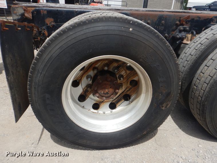 image for item GM9055 2003 Kenworth T800  truck cab and chassis