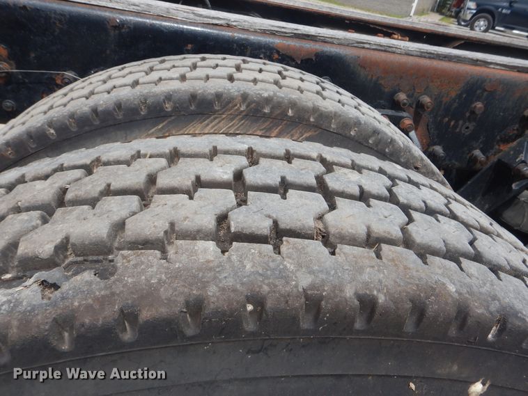 image for item GM9055 2003 Kenworth T800  truck cab and chassis