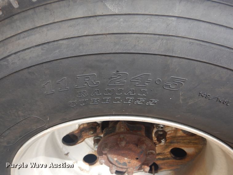 image for item GM9055 2003 Kenworth T800  truck cab and chassis