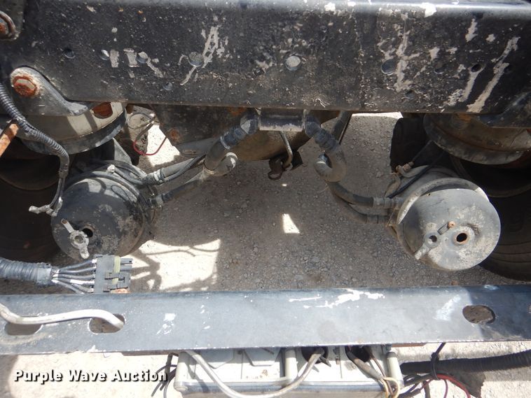 image for item GM9055 2003 Kenworth T800  truck cab and chassis