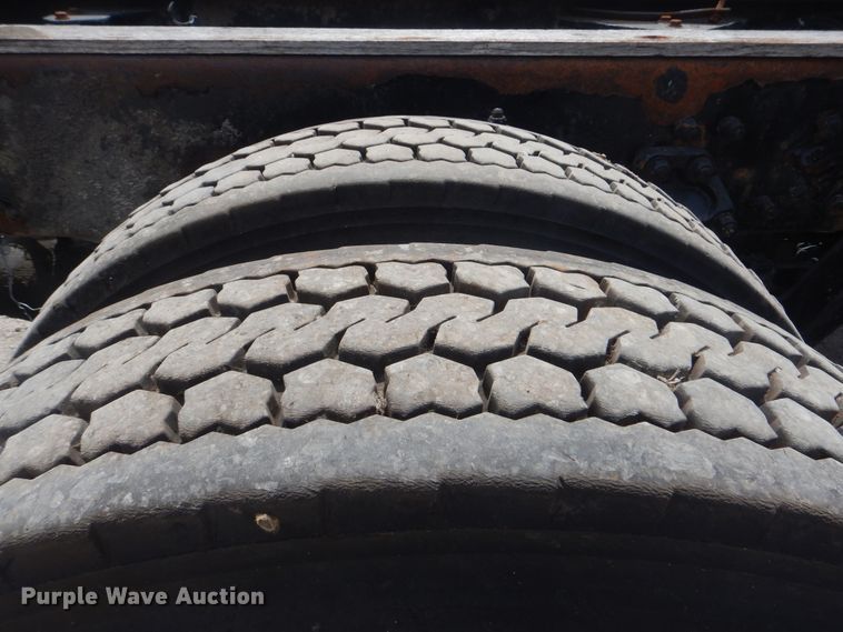 image for item GM9055 2003 Kenworth T800  truck cab and chassis