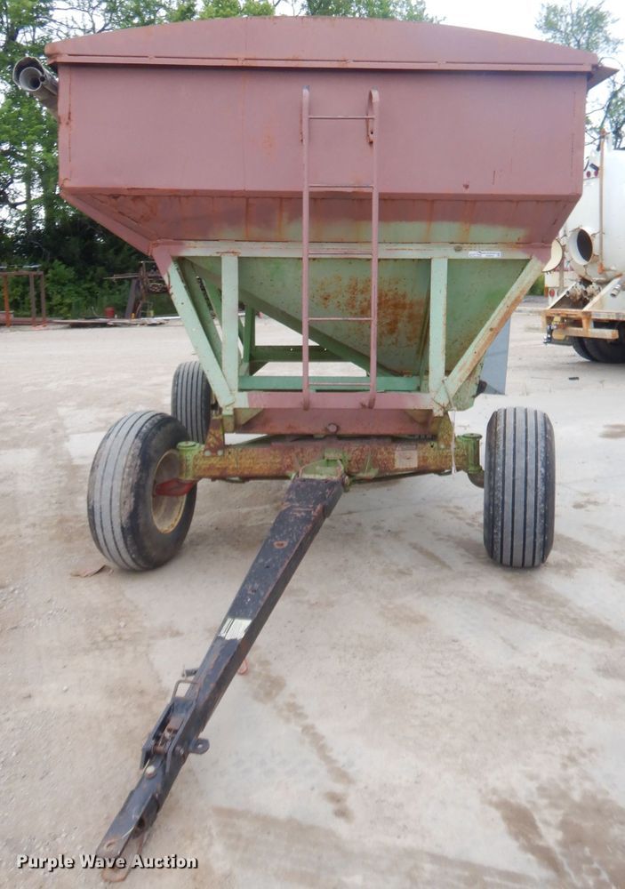 image for item GN9447 Parker 2600 gravity wagon