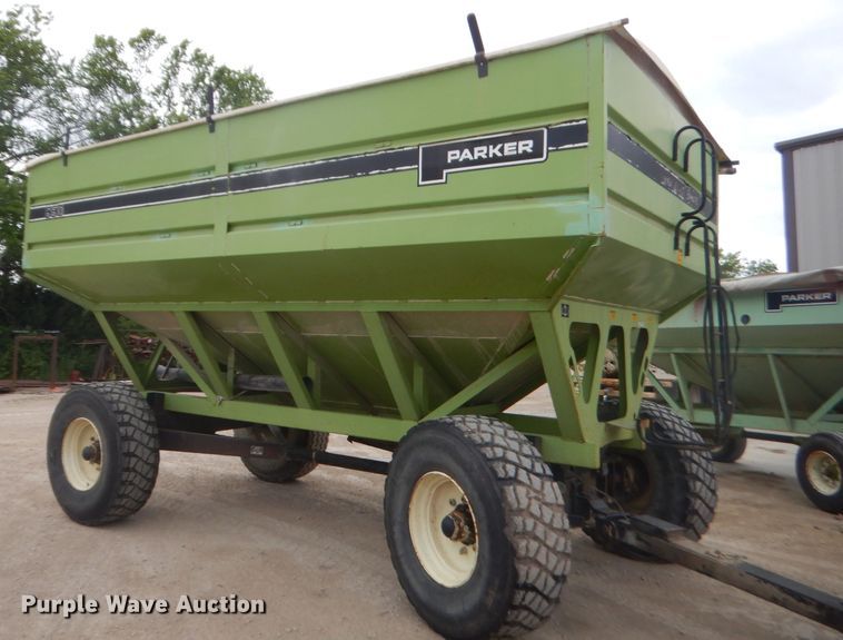 image for item GN9448 Parker 650 grain cart
