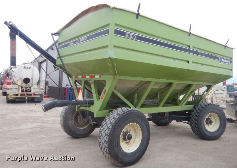 image for item GN9448 Parker 650 grain cart
