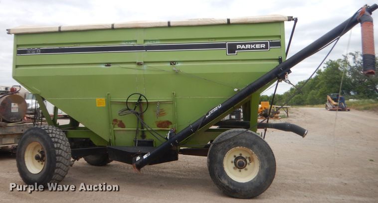 image for item GN9448 Parker 650 grain cart