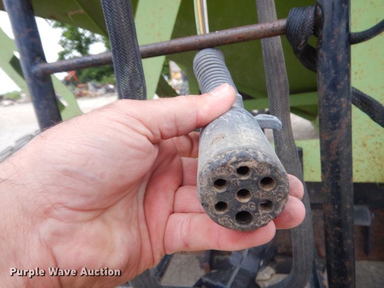 image for item GN9448 Parker 650 grain cart