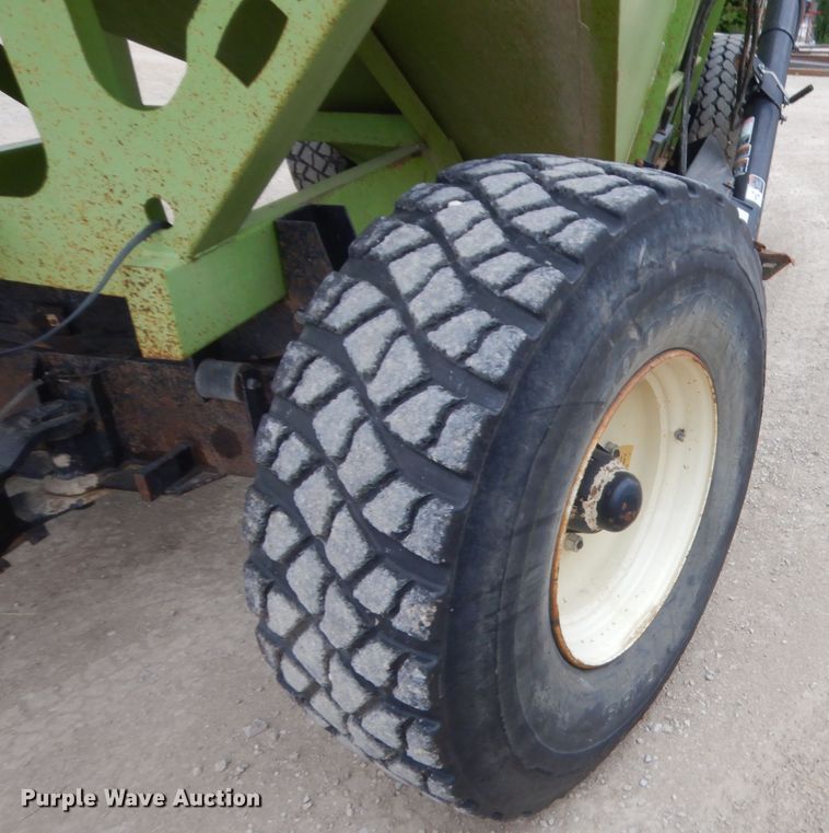 image for item GN9448 Parker 650 grain cart