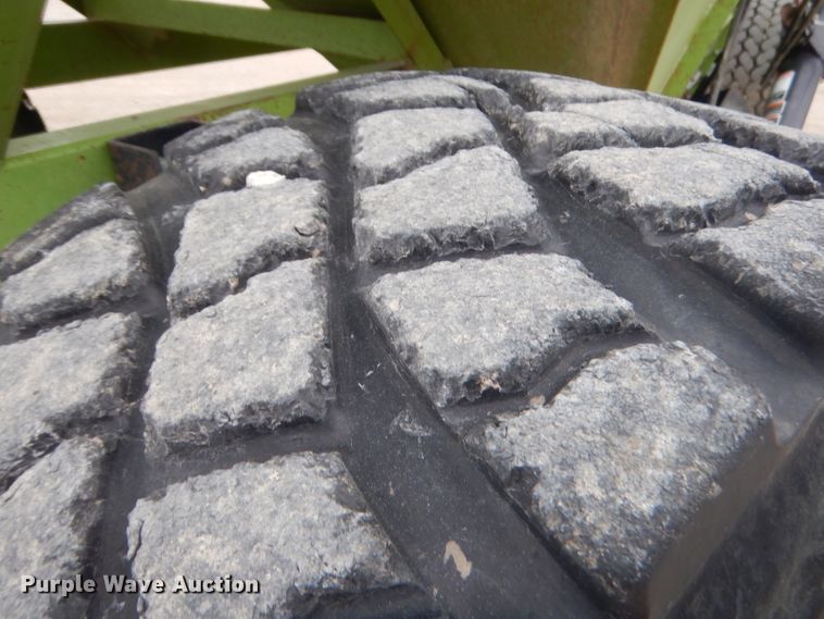 image for item GN9448 Parker 650 grain cart