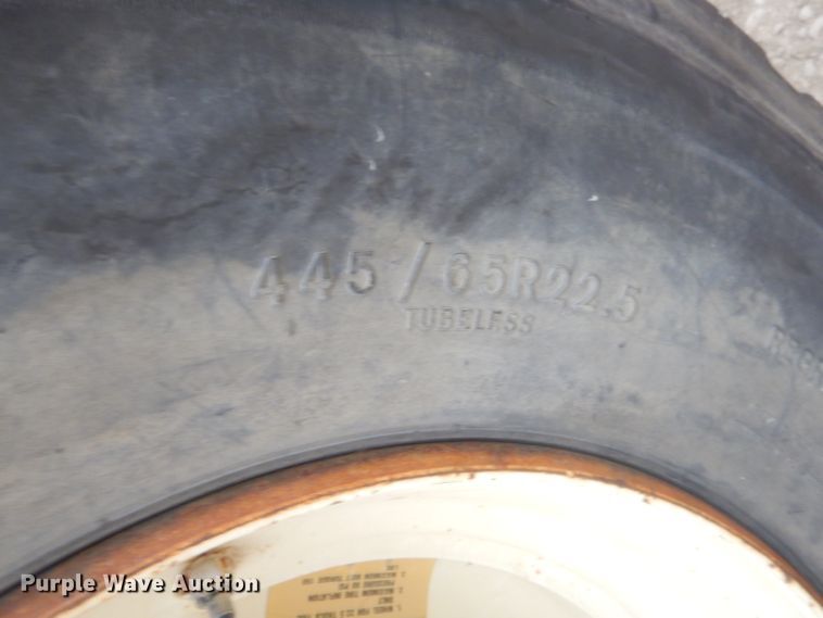 image for item GN9448 Parker 650 grain cart