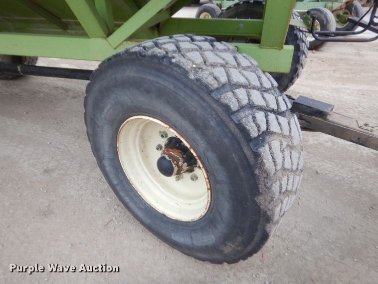 image for item GN9448 Parker 650 grain cart