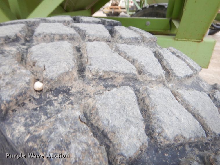 image for item GN9448 Parker 650 grain cart