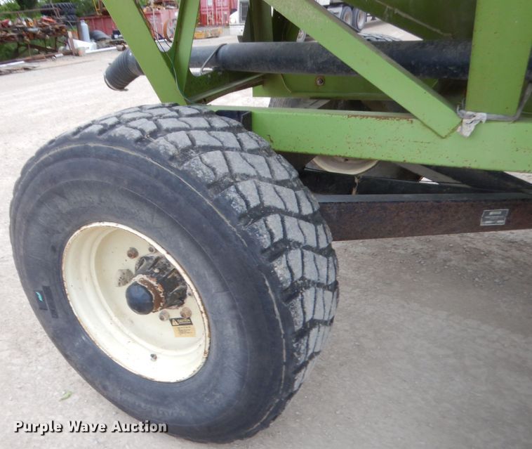 image for item GN9448 Parker 650 grain cart