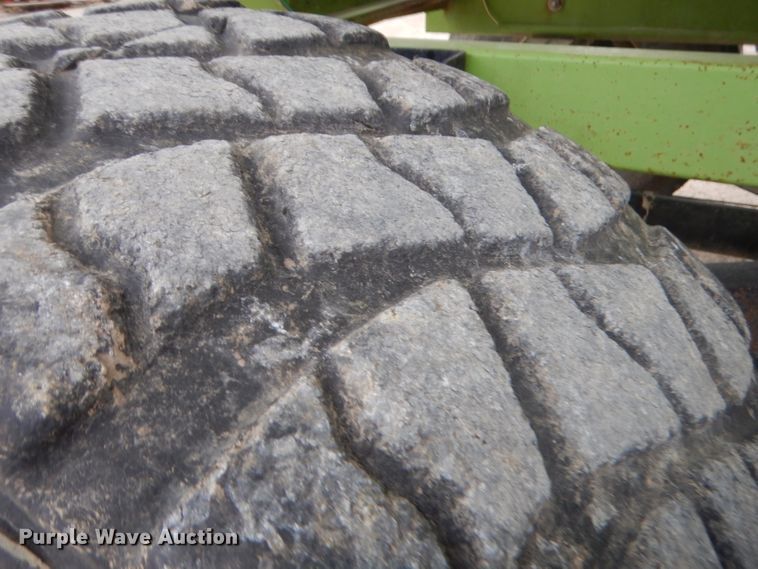 image for item GN9448 Parker 650 grain cart