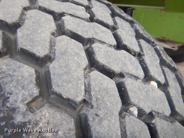 image for item GN9448 Parker 650 grain cart