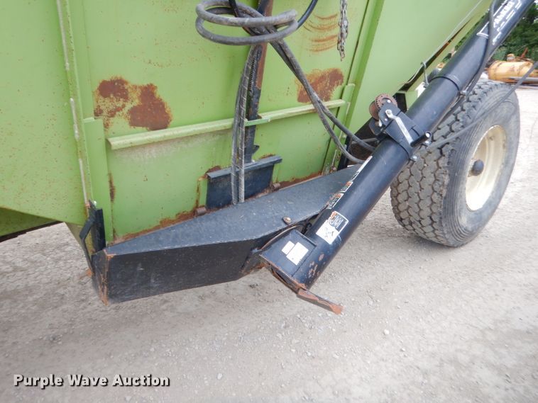 image for item GN9448 Parker 650 grain cart