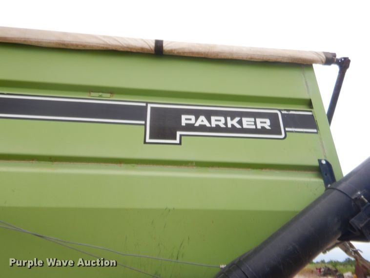 image for item GN9448 Parker 650 grain cart
