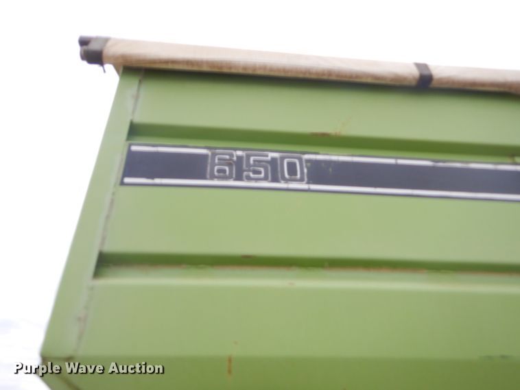 image for item GN9448 Parker 650 grain cart